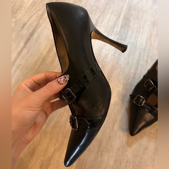 VINTAGE MANOLO BLAHNIK BLACK POINTED TOE KITTEN HEELS - Picture 6 of 8